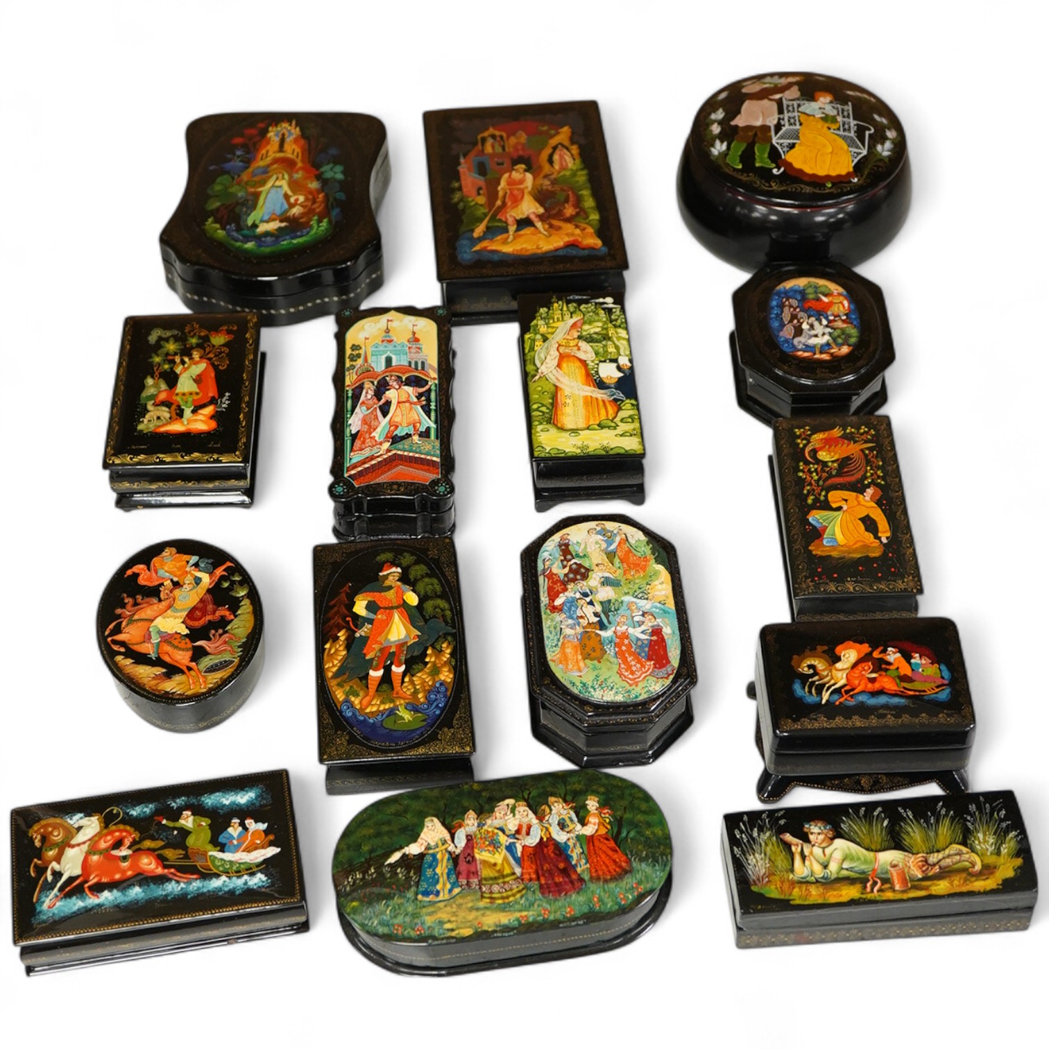 Fifteen Russian lacquer trinket boxes, mostly 1990’s, largest 15cm